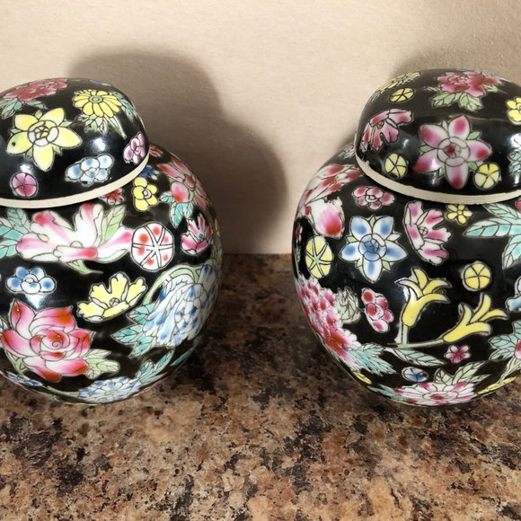 Pair of China Jingdezhen Chinese porcelain lidded jars black floral handpainted - Picture 2 of 6